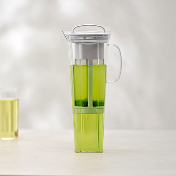 Hario Lily Cold Brew Tea Pitcher in Pale Grey, 1200ml