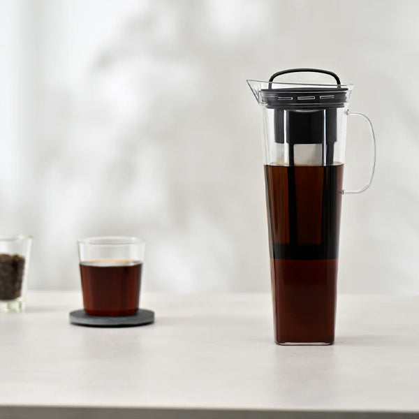 Hario Rise Cold Brew Coffee Pitcher in Black, 840ml