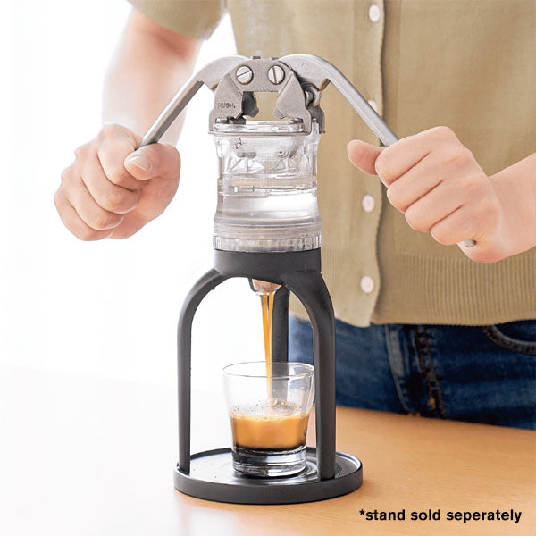 Brewing espresso with Leverpresso